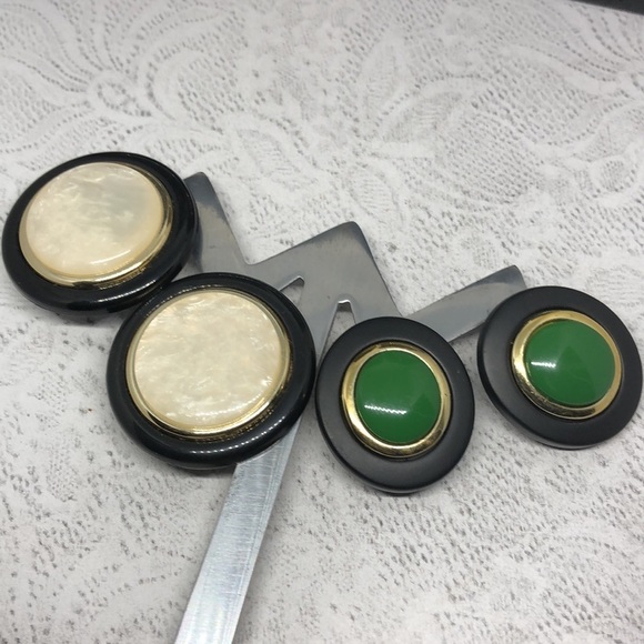 Bundle lot 2 vintage 80's 90's round button shape statement look earrings. - Picture 1 of 7